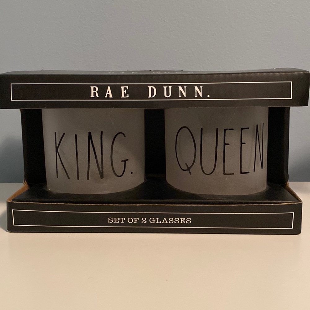 🆕 Rae Dunn “KING.” & “QUEEN.” Glasses 👑